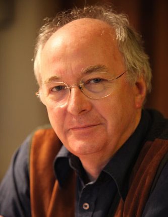 Philip Pullman joins call for compulsory school libraries