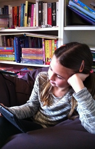 More screen time, less story time, contribute to decline in reading for pleasure
